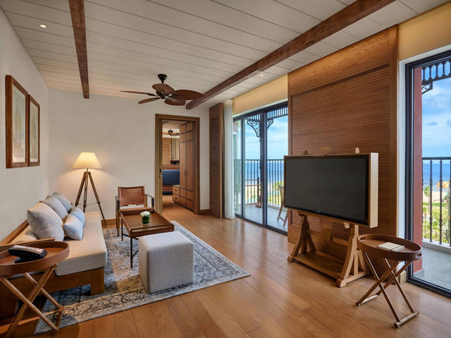 Admiral-suite-with-ocean-front-seaview_01-1_small